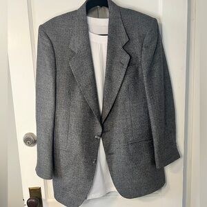 Vintage Pierre Cardin Men’s Gray Blue blazer late 1970s to early 1980s.